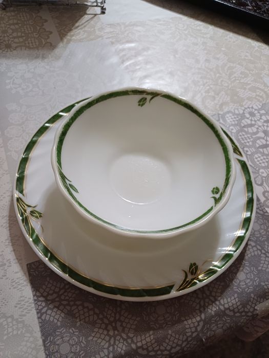 Продам тарелки в хорошем состоянии.