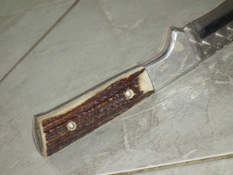 Cutit de vánátoare cutit cu plásele din corn + toc piele nr.18