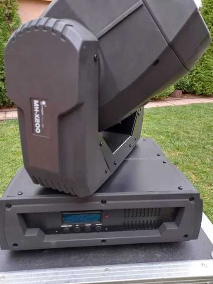 De vânzare 2 movinghead-uri Stairville MH-X200 Pro cu case individual