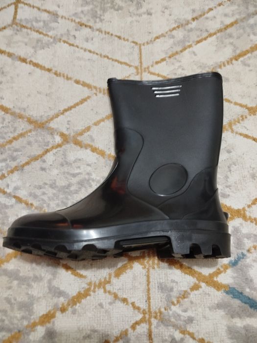 Продам мужские сапоги