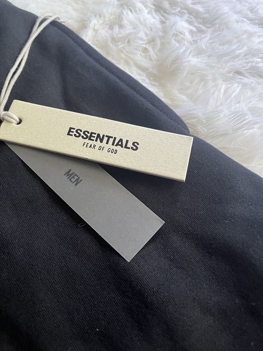 Шорты новые Essentials
