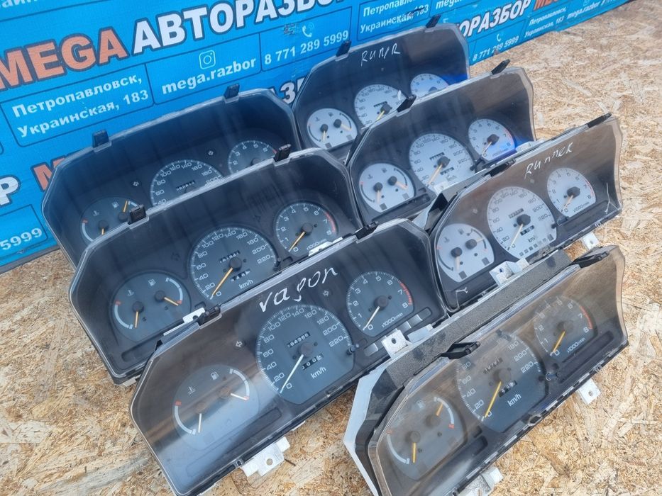 Щитки приборов на Митсубиши.