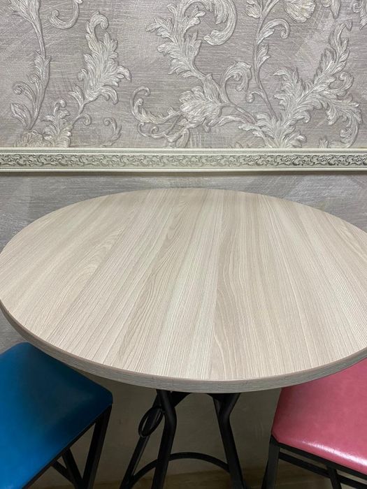 Продам Стол и стулья