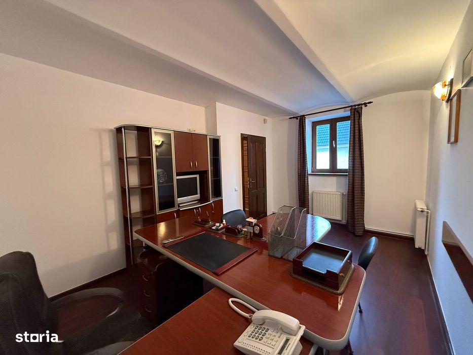 Reducere pret-Spatiu comercial 3 camere + CURTE, gata de utilizare