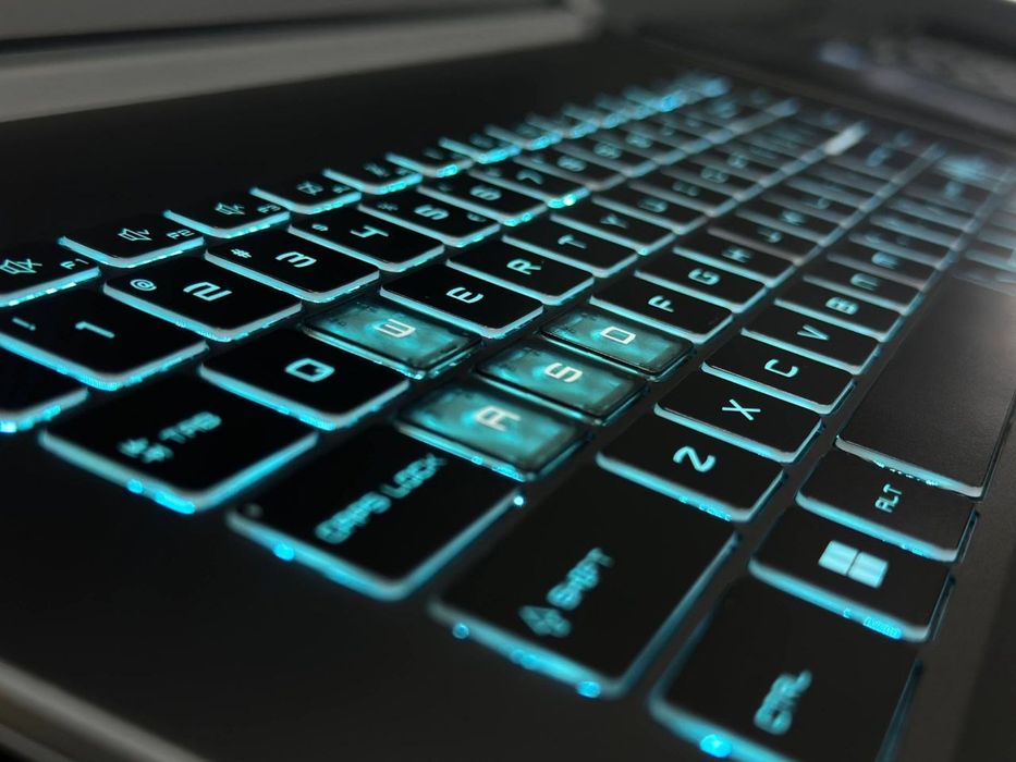 Мощный игравой ноутбук MSI Thin i7-13620H 16/512 RTX4050(6GB)