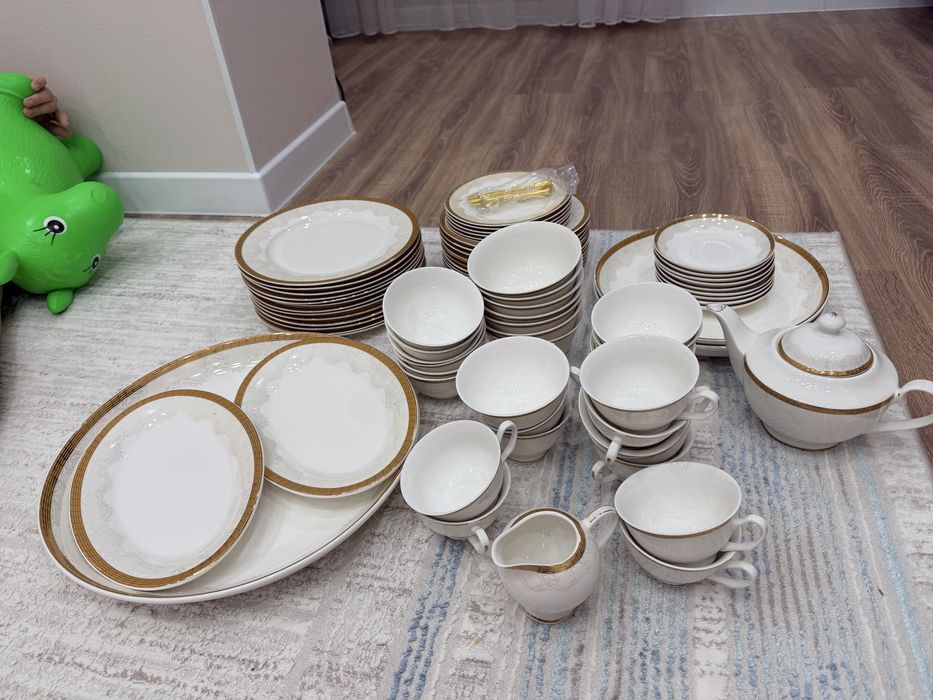 Продам столовый сервиз