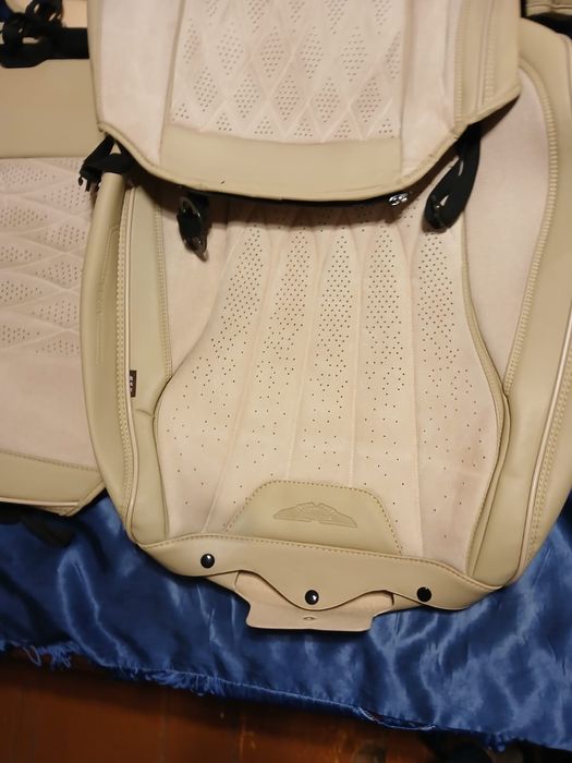 Продам чехлы и накидку на панель.