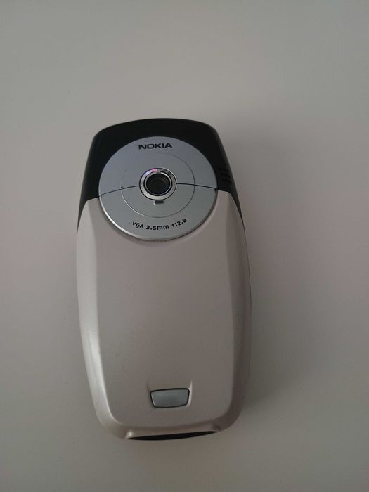 Vand telefon NOKIA 6600, ca nou, superb, perfect functional, de colectie!! original!!