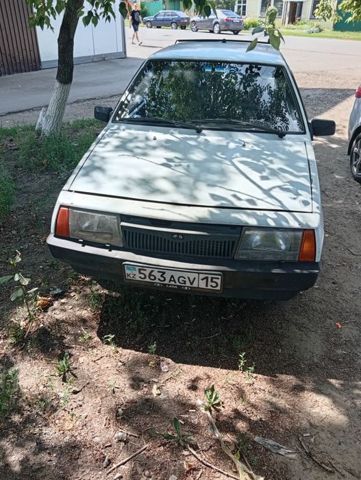Автомобиль ВАЗ 2108