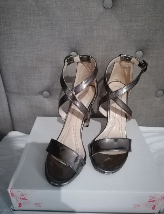 Sandale cu toc elegante