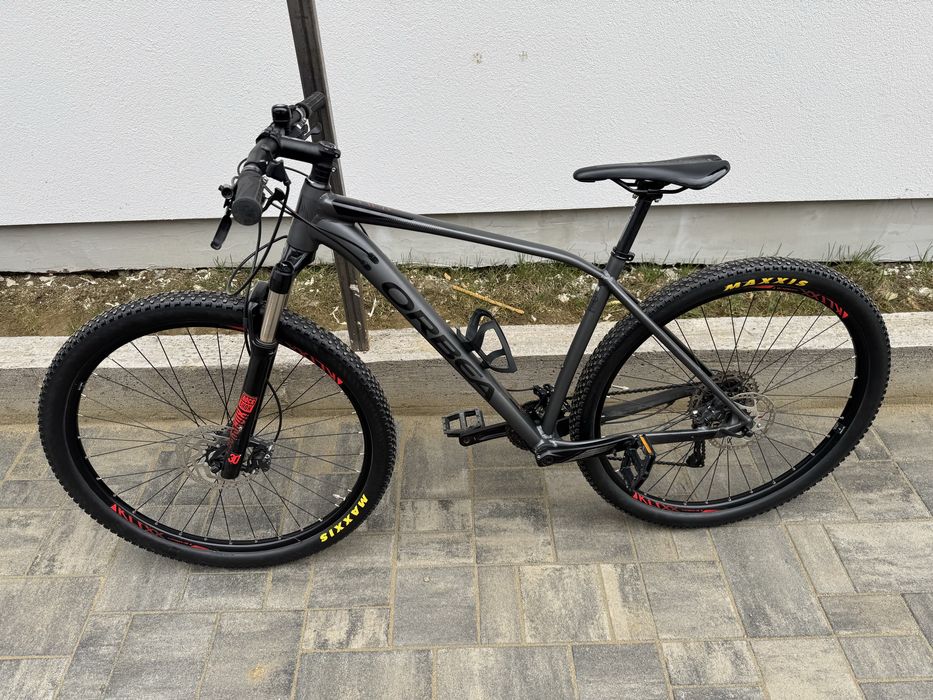 Bicicleta orbea rockshox pe aer