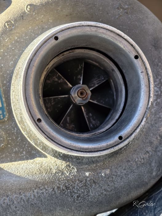 Продавам турбо от камион Borg Warner k29 + фланец