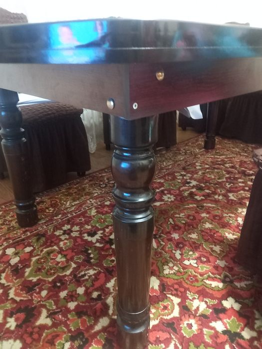 Продам стол гостиной