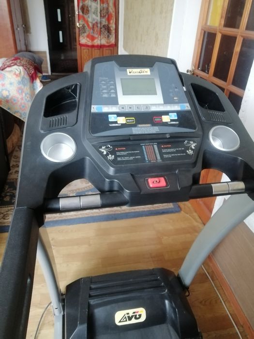 Спротивная беговая дорожка