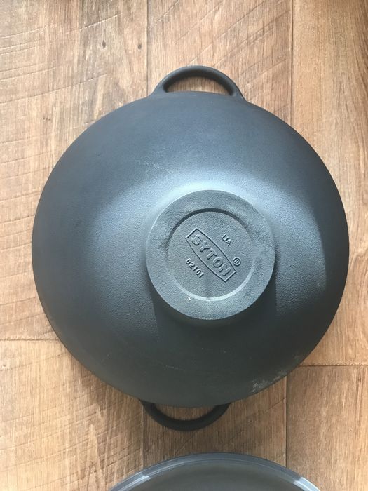 Чугунные казан и кастрюля 8 л