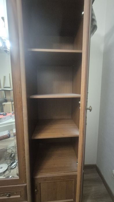 Продам шкаф с зеркалом