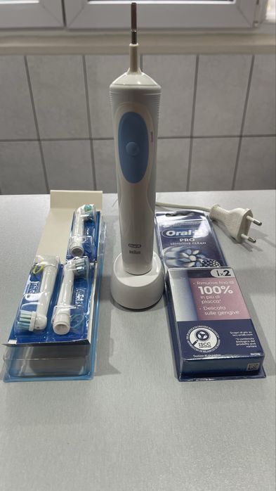 Periuta electrica Braun oral-B cu rezerve