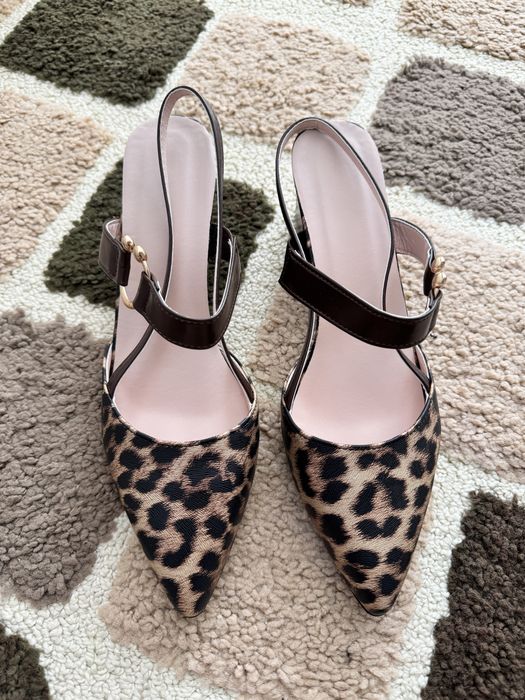 Pantofi marime 40
