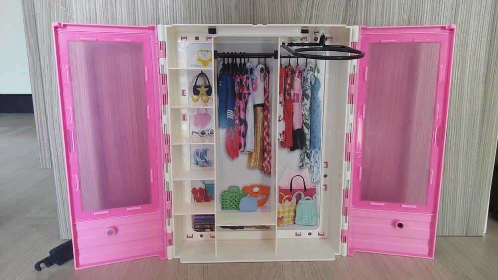 Dulap Barbie - Dulap cu umerase