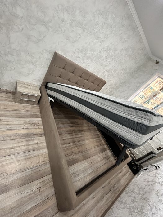 Кровать двуспальная.