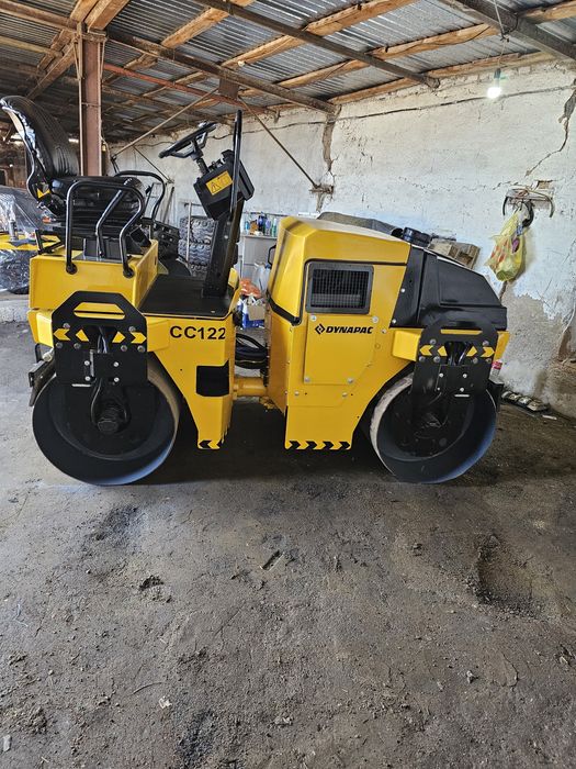 Продам дорожный каток 3 тоник DYNAPAC