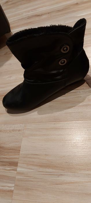 Боти 36 номер  ..