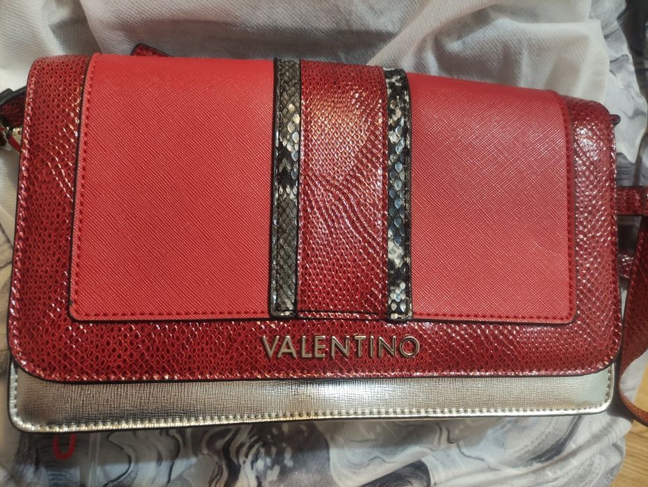 Продам сумочку от VALENTINO