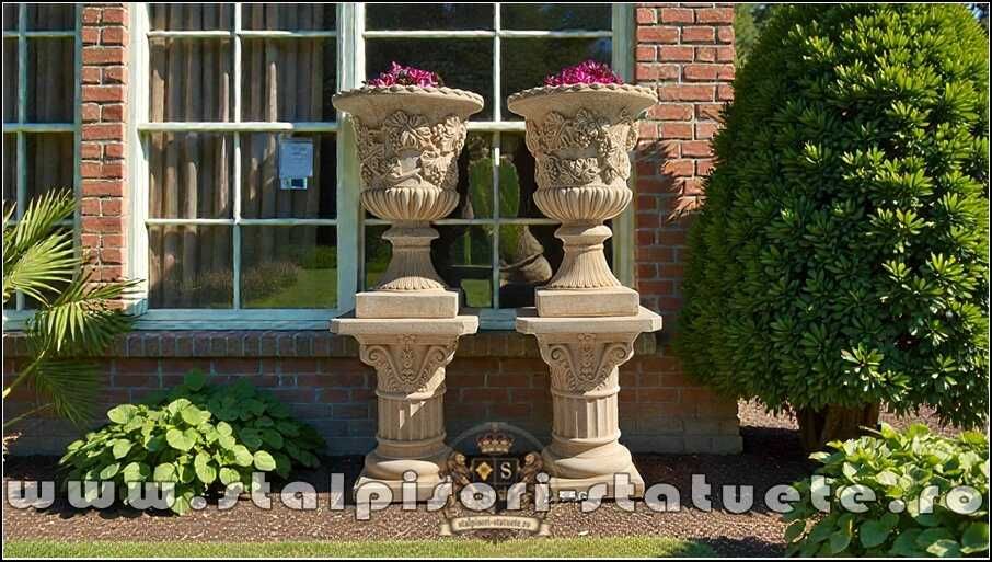 Set vază cu soclu, galben patinat, model V1-S6.