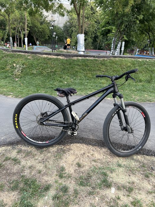Canyon sitched 350 dirt jumper