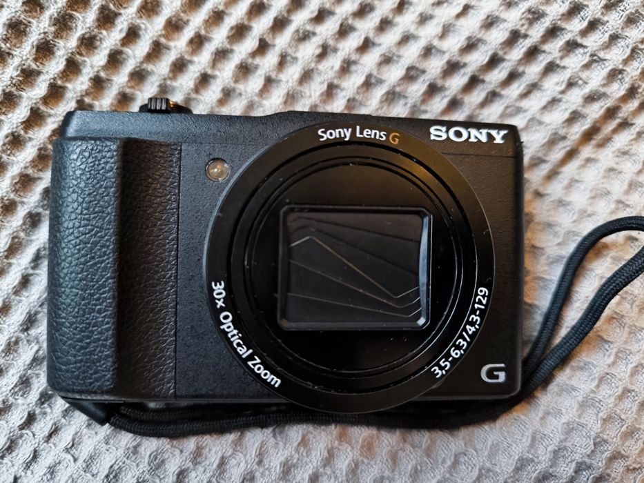 Sony Cyber-shot DSC-HX60 – 20.4 MP / 30x zoom / Wi-Fi / NFC