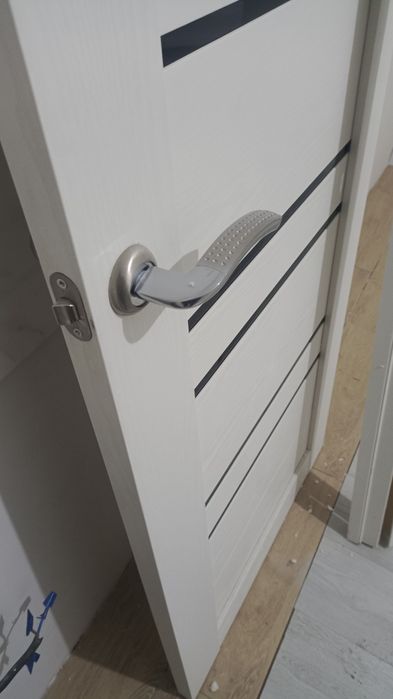 Продам межкомнатные двери.