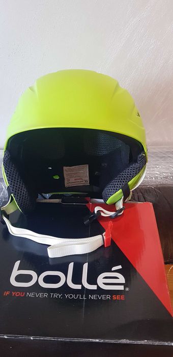 Продавам ски яке и каска