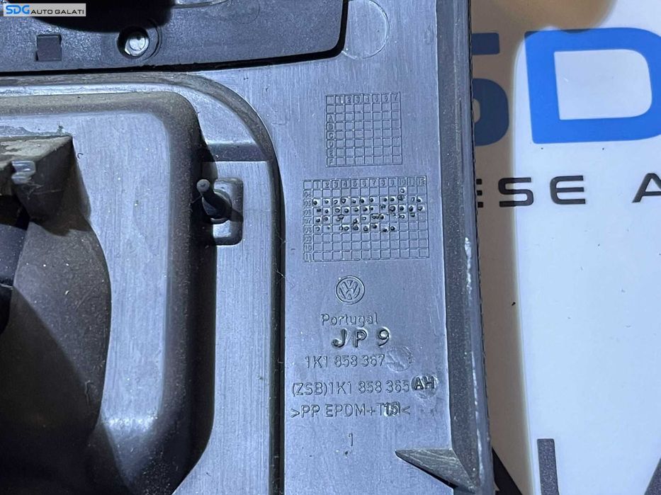 Rama Bloc Lumini Plastic Torpedo Torpedou Mic Bord Stanga Sofer Volkswagen Jetta 2006 - 2011 Cod 1K1858367 1K1858341 1K1857919D