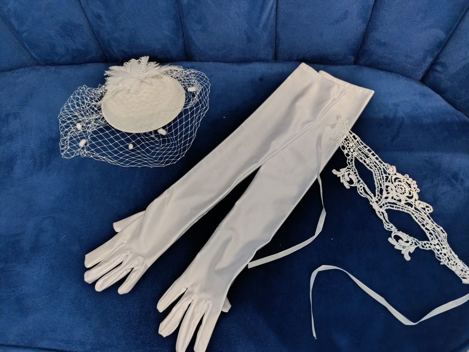 Белая гипюровая маска и перчатки