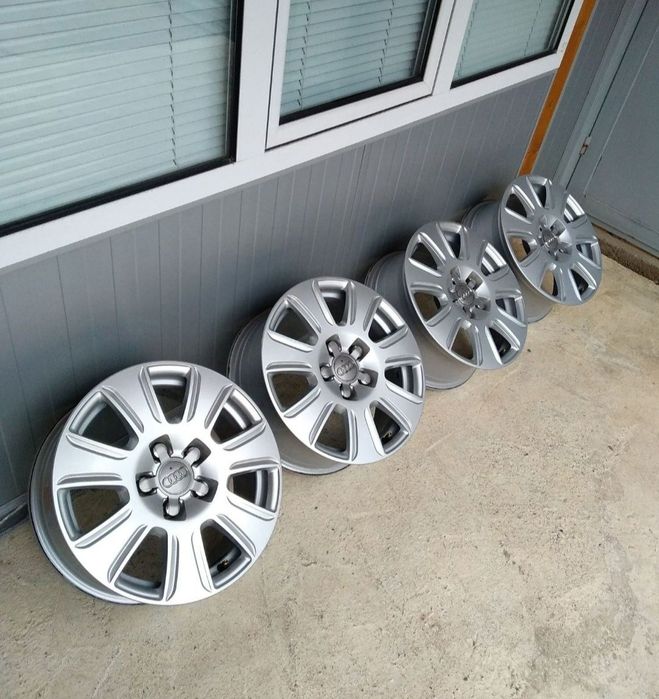 16/5/112-АУДИ-А 1,Q 3 перфектни