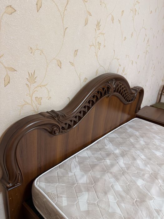 Спальный гарнитур из дерева