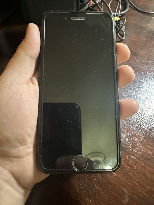 Iphone 7 сотилади. Ўзимиз тутганмиз