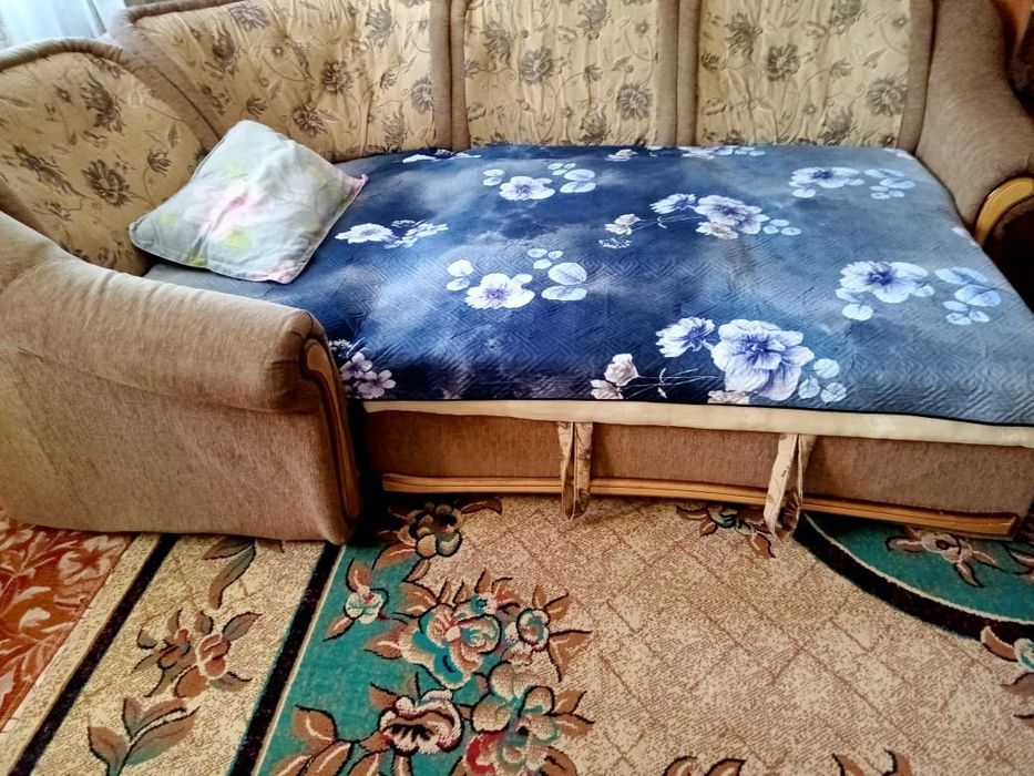 Продам чистый мягкий уголок раскладной