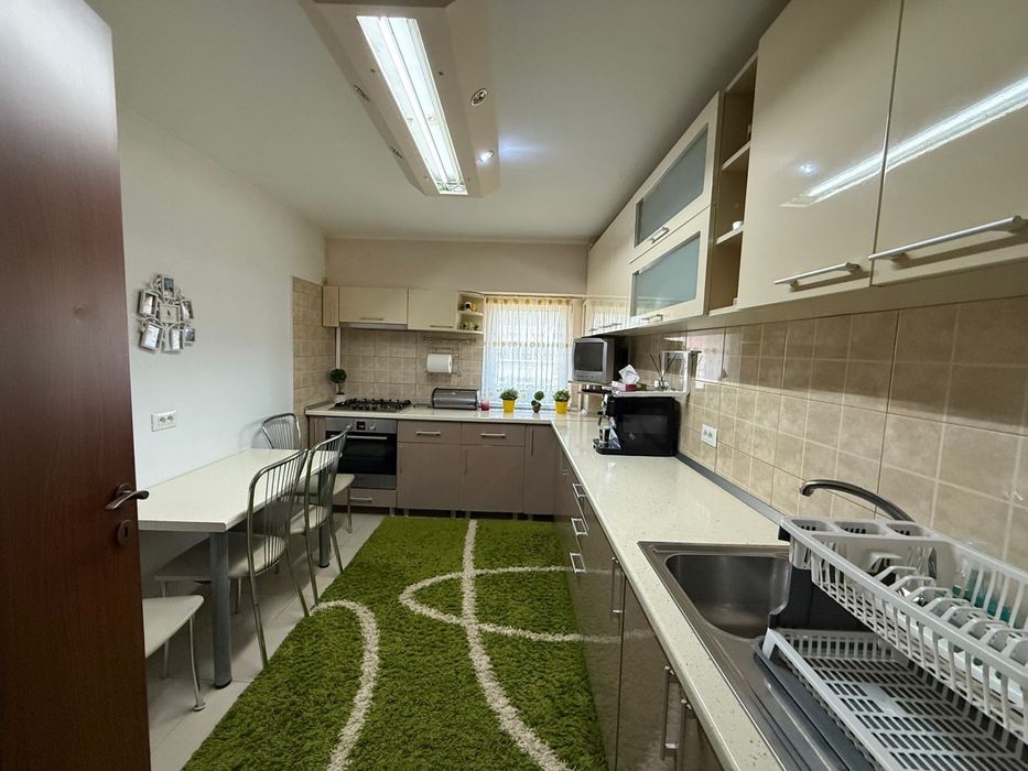 Vand apartament 3 camere, Moinesti (Bacau)