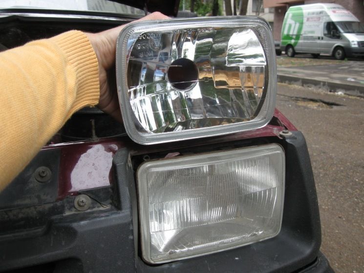 Передний фара на Toyota LCR Prado 78