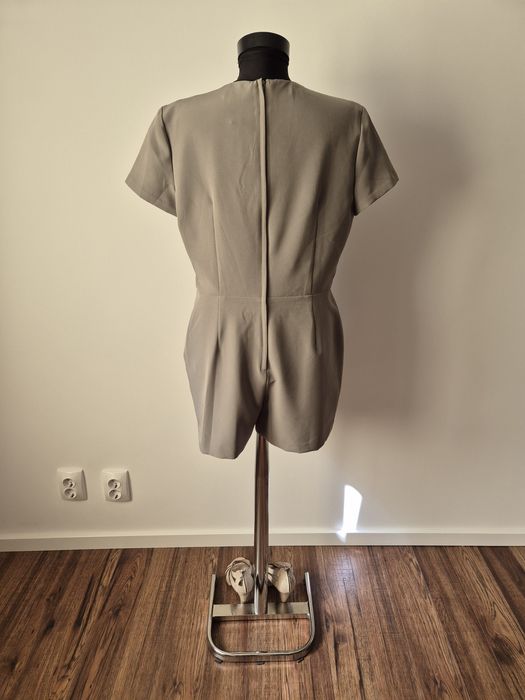 Salopeta scurta Miss Selfridge verde-gri