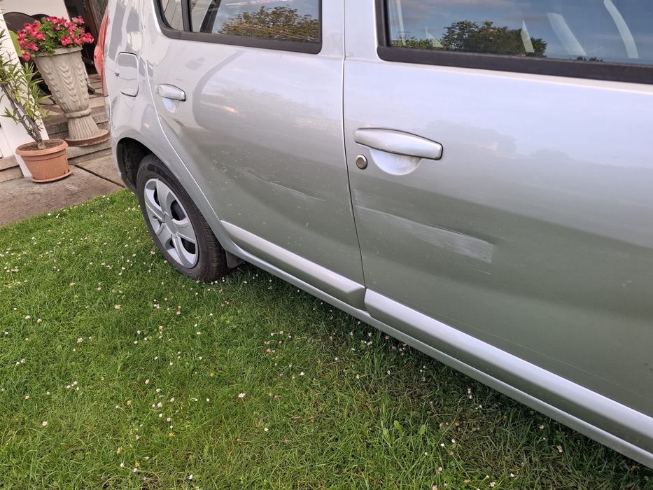 Dacia Sandero 1.2 benzina, an fabricație 2011 (achiziționată în 2013)

• 53.500 km
• 75 CP
• Transmisie manuală
• Aer condiționat
• Stare tehnică foar