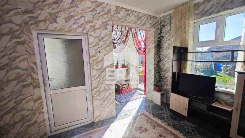 ЕКСКЛУЗИВНО! ЕРА ИмотиТе предлага за продажба Къща с дворно място, с.