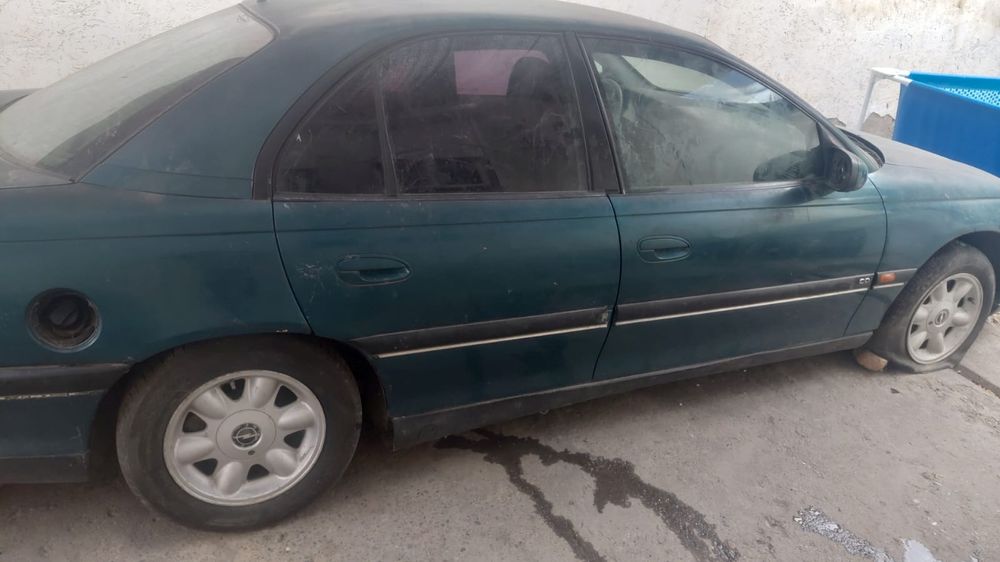 Opel Omega запчастка