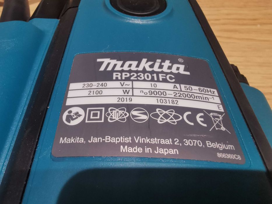 Оберфреза Макита фреза Makita Rp2301 с 6 НОЖА фрезера и куфар