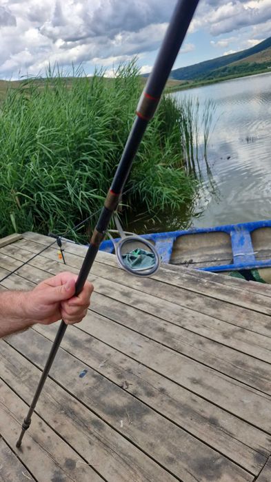 Vând lansete baracuda competition 3.90