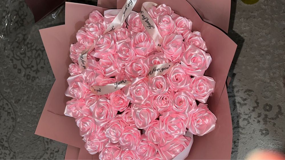 Атласные розы 51шт