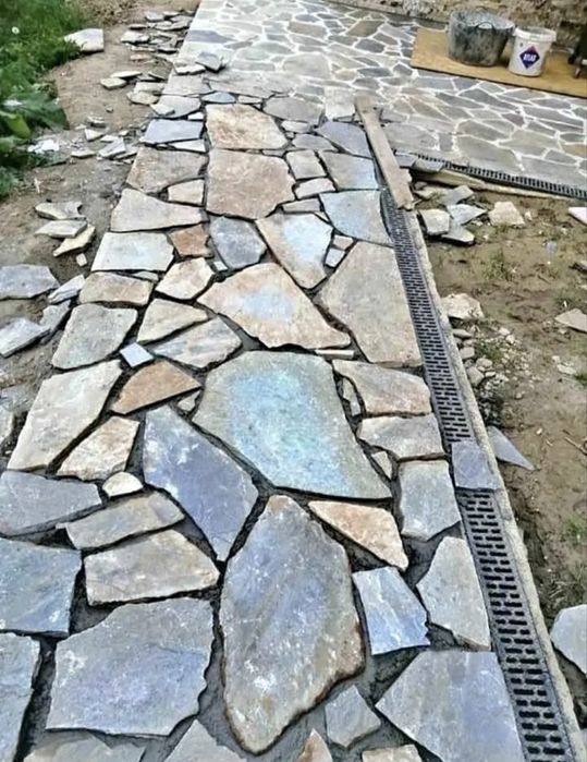 Piatra naturala de munte si montaj