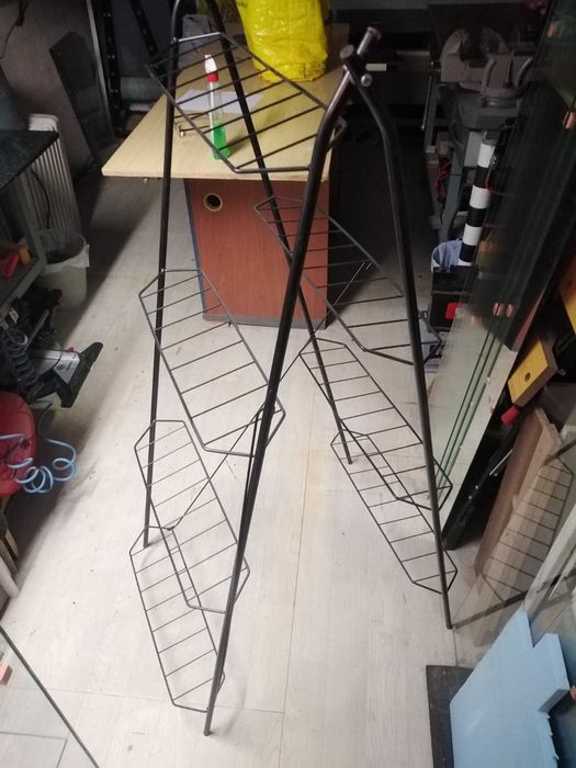 Стойка за сандъчета за цветя