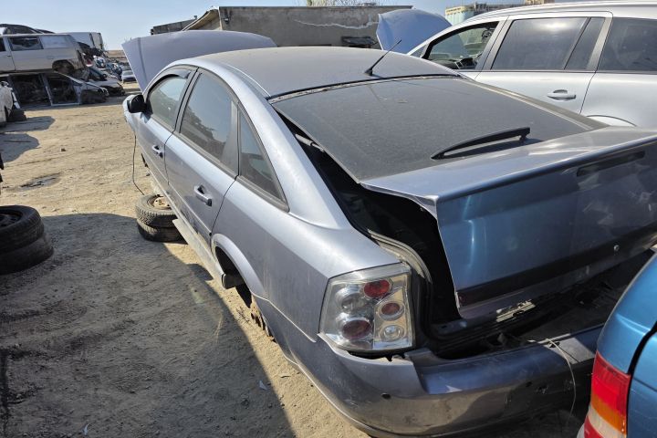 Usa / Portiera fata stanga Opel Vectra 2003